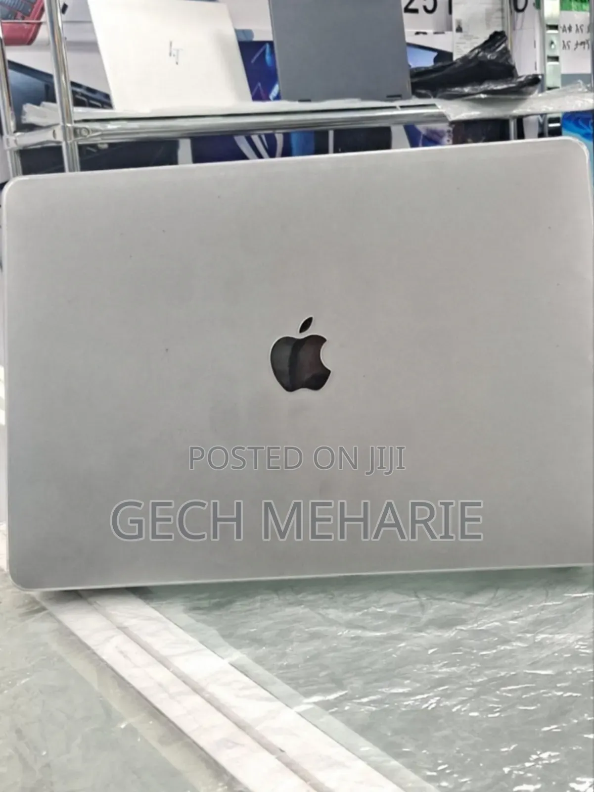 New Laptop Apple MacBook Pro 2018 8GB Intel Core i5 SSD 256GB