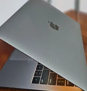 New Laptop Apple MacBook Pro 2019 8GB Intel Core I5 SSD 256GB