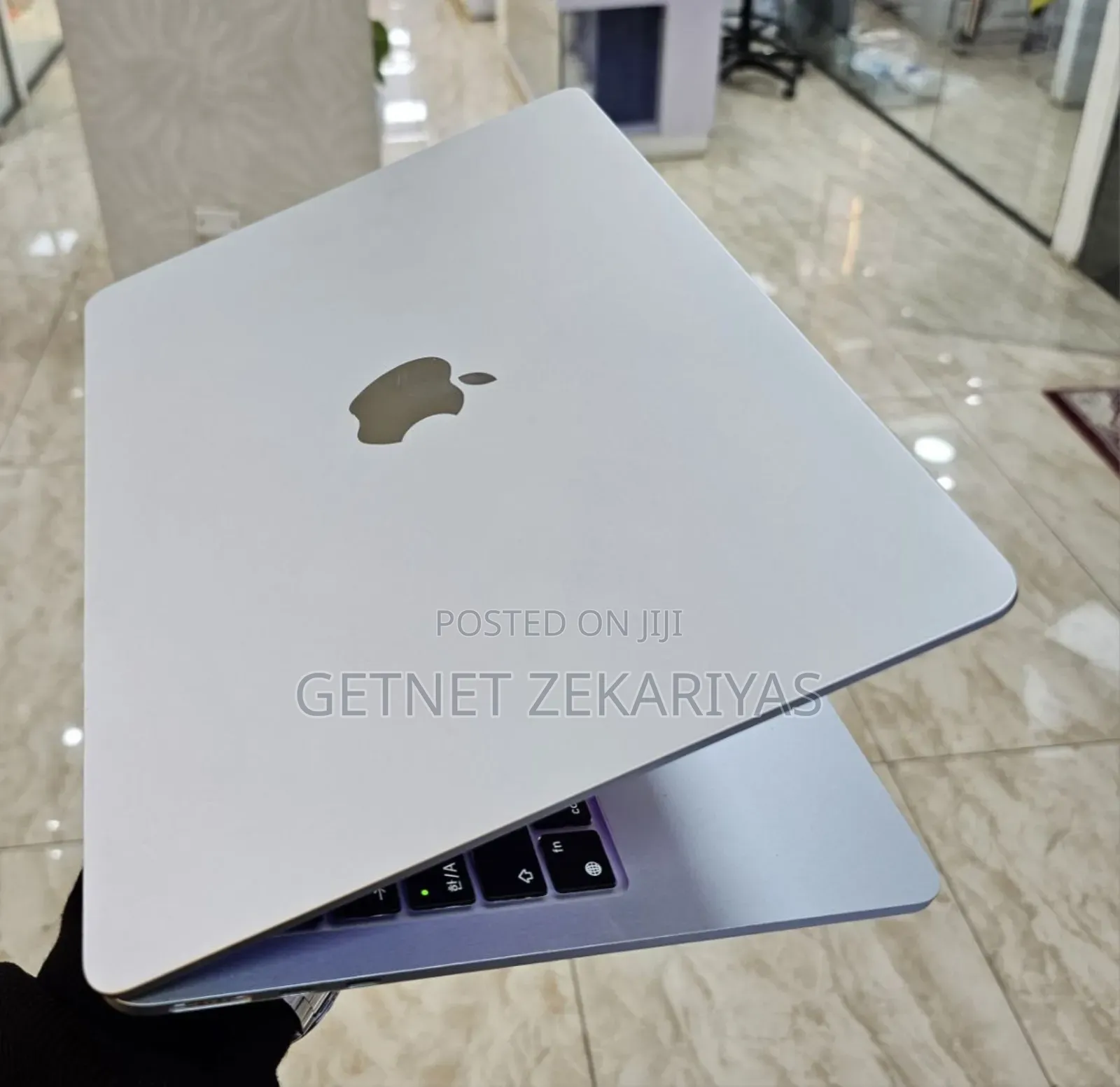 New Laptop Apple MacBook Air 2022 M2 8GB Apple M2 SSD 256GB