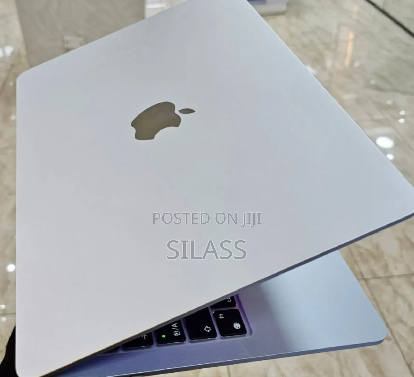 New Laptop Apple MacBook Air 2022 M2 8GB Apple M2 SSD 256GB