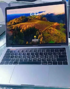 New Laptop Apple MacBook Pro 2018 8GB Intel Core I5 SSD 256GB