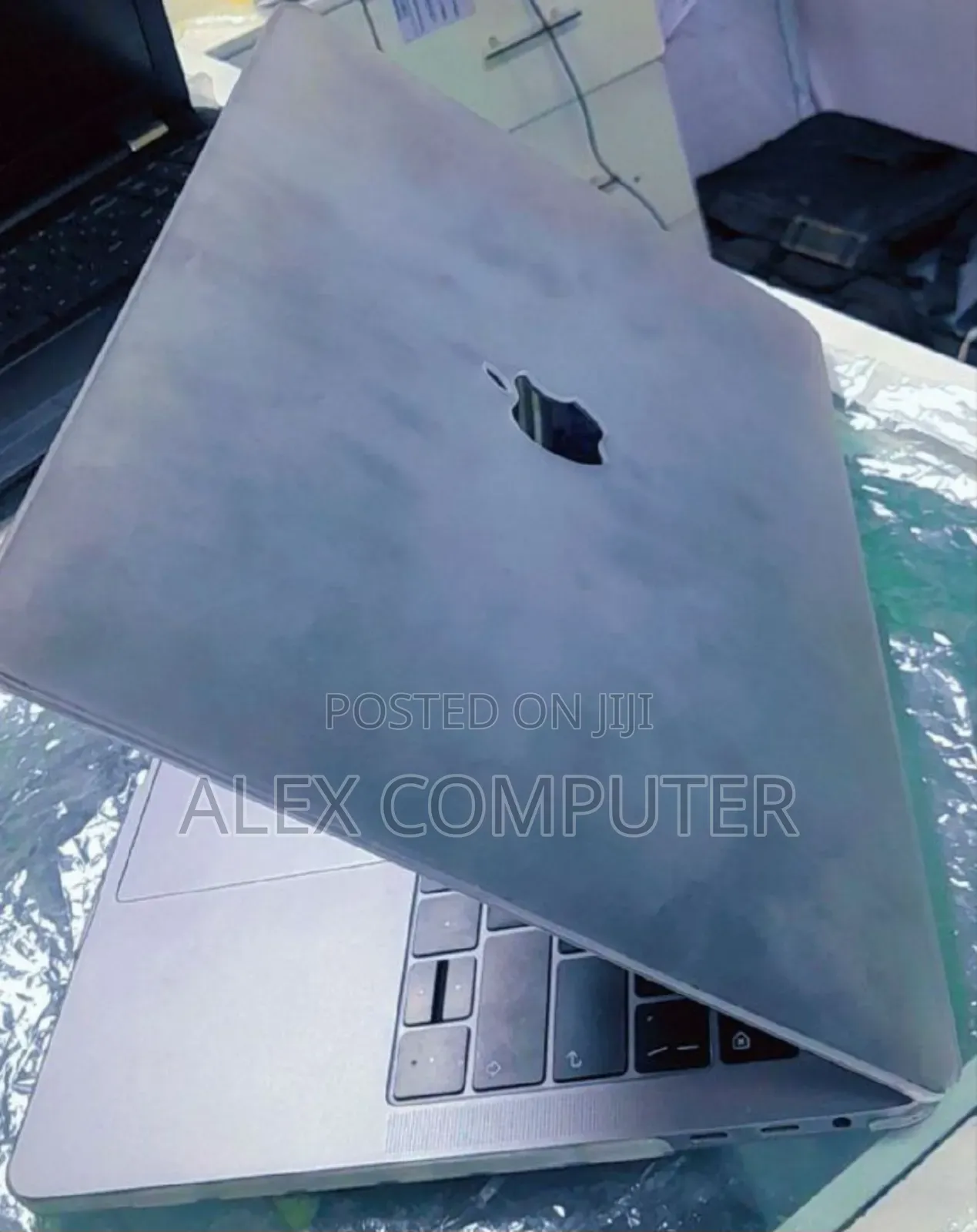 New Laptop Apple MacBook Pro 2018 8GB Intel Core I5 SSD 256GB