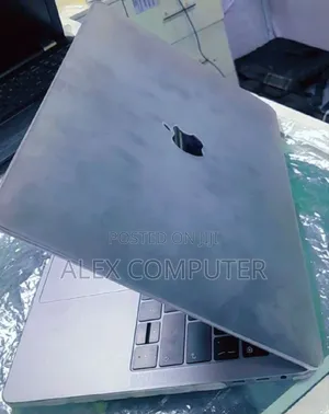 New Laptop Apple MacBook Pro 2018 8GB Intel Core I5 SSD 256GB