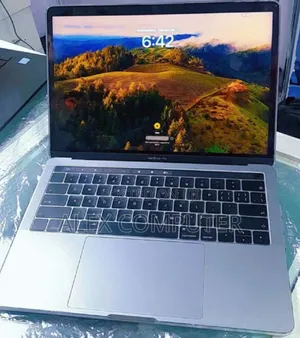 New Laptop Apple MacBook Pro 2018 8GB Intel Core I5 SSD 256GB