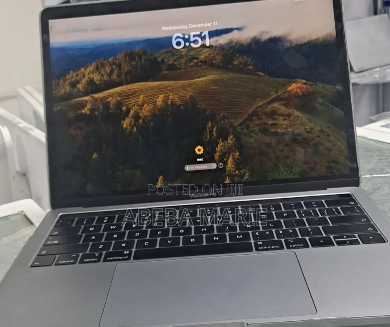 New Laptop Apple MacBook Pro 2018 8GB Intel Core I5 SSD 256GB