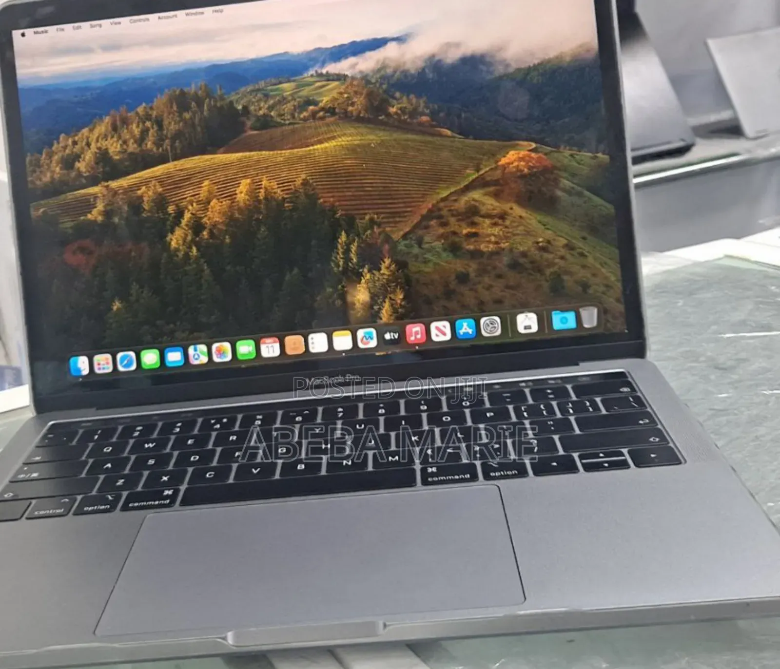 New Laptop Apple MacBook Pro 2018 8GB Intel Core I5 SSD 256GB