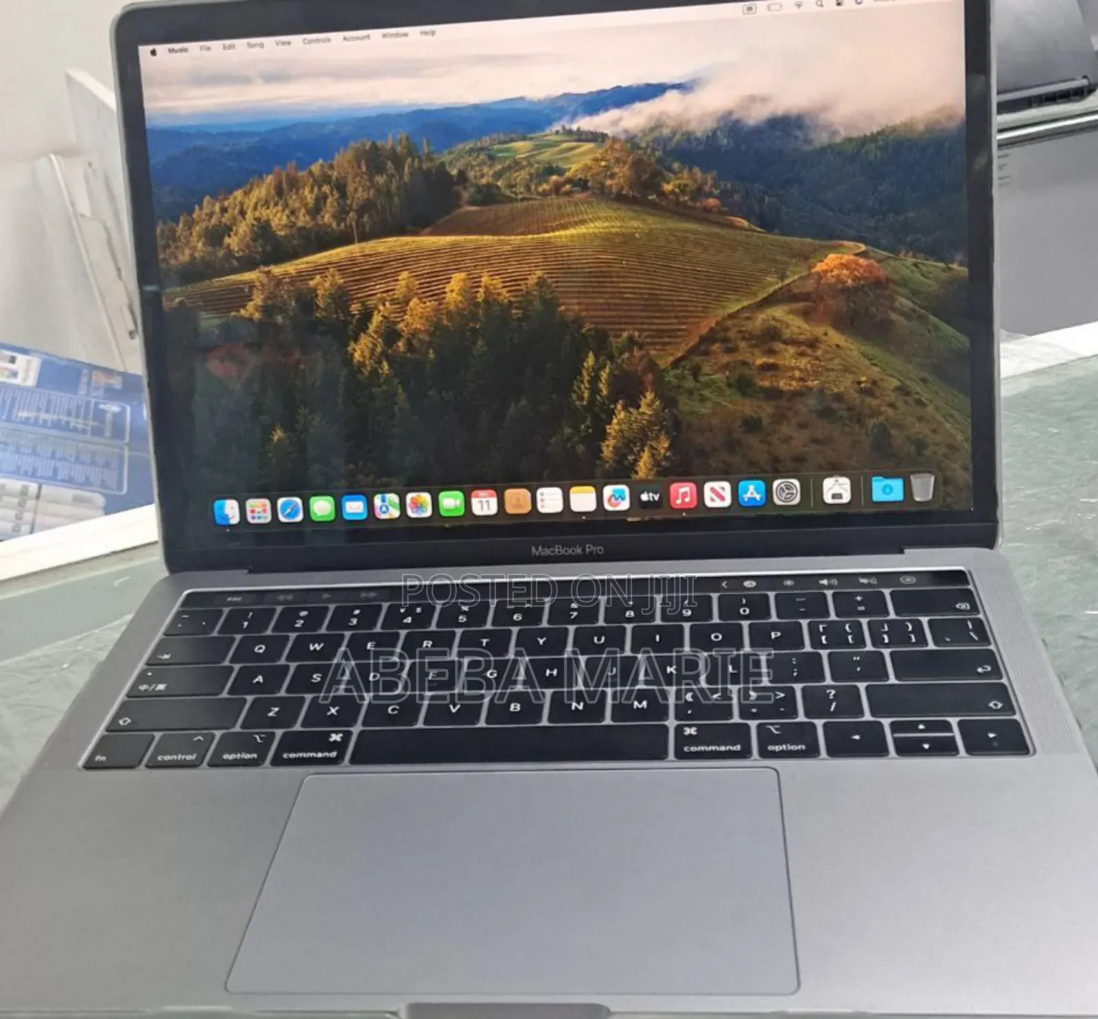 New Laptop Apple MacBook Pro 2018 8GB Intel Core I5 SSD 256GB