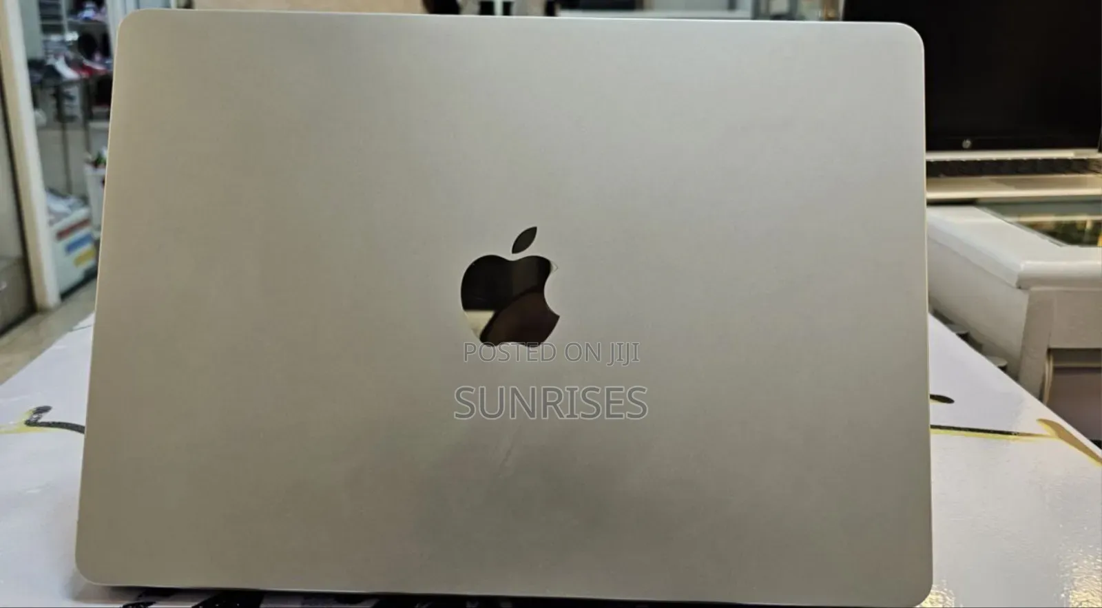 New Laptop Apple MacBook Air 2022 M2 8GB Apple M2 SSD 256GB