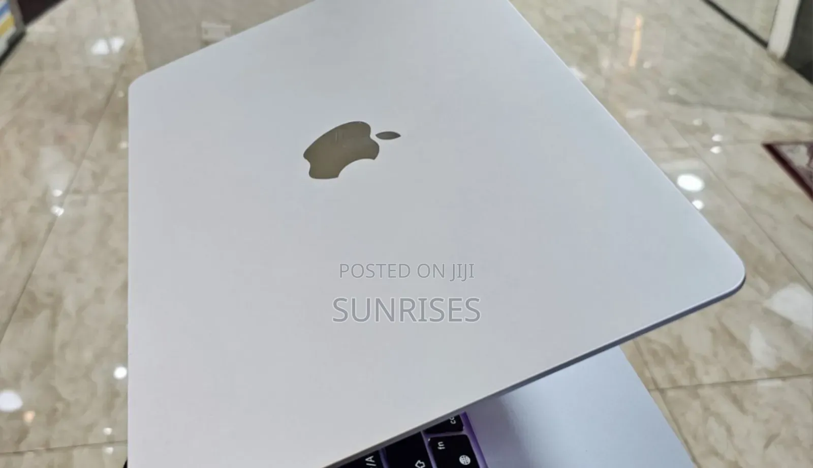 New Laptop Apple MacBook Air 2022 M2 8GB Apple M2 SSD 256GB