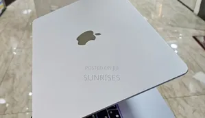 New Laptop Apple MacBook Air 2022 M2 8GB Apple M2 SSD 256GB