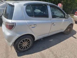 Toyota Vitz 2001 Silver