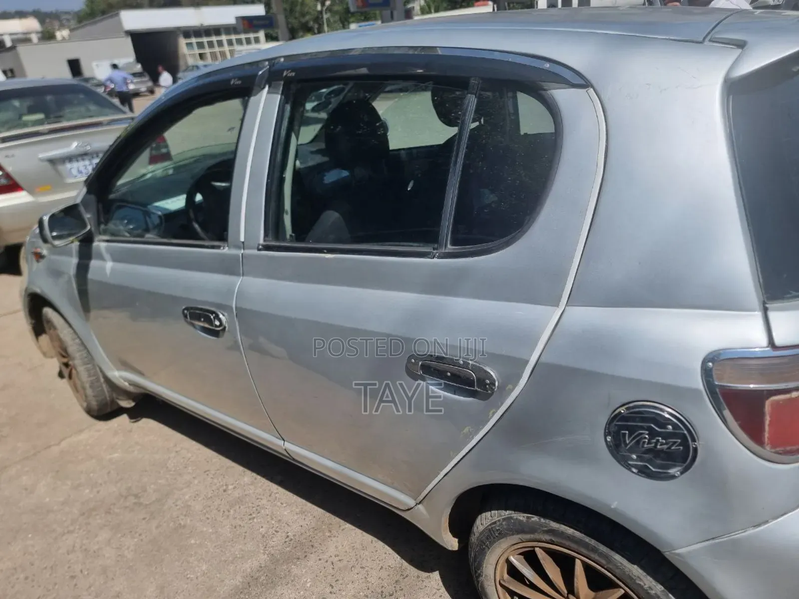 Toyota Vitz 2001 Silver