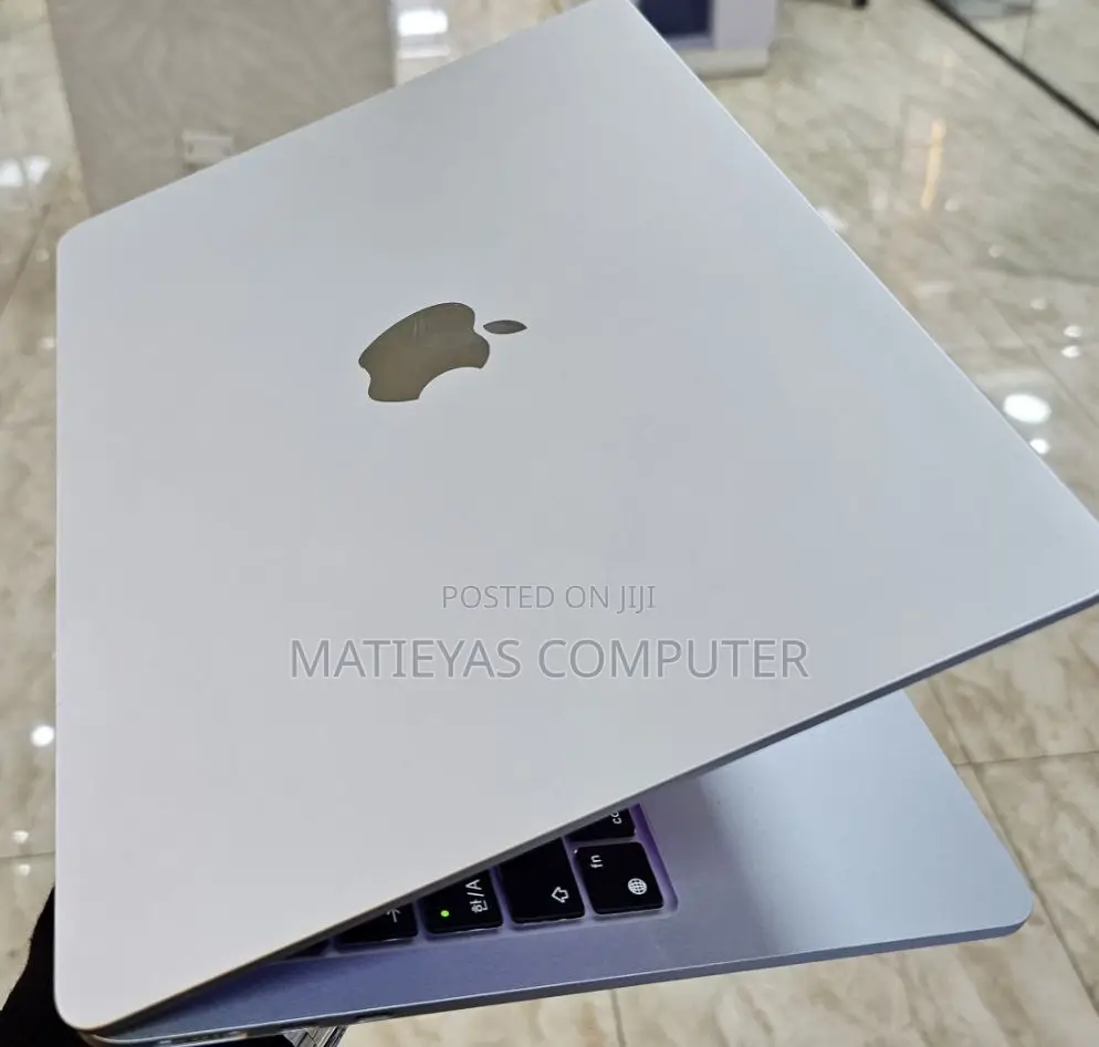 New Laptop Apple MacBook Air 2022 M2 8GB Apple M2 SSD 256GB