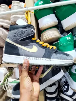 Photo - Air Jordan 1 Retro