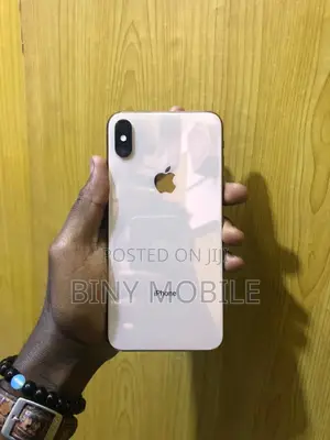Photo - Apple iPhone XS Max 64 GB Gold