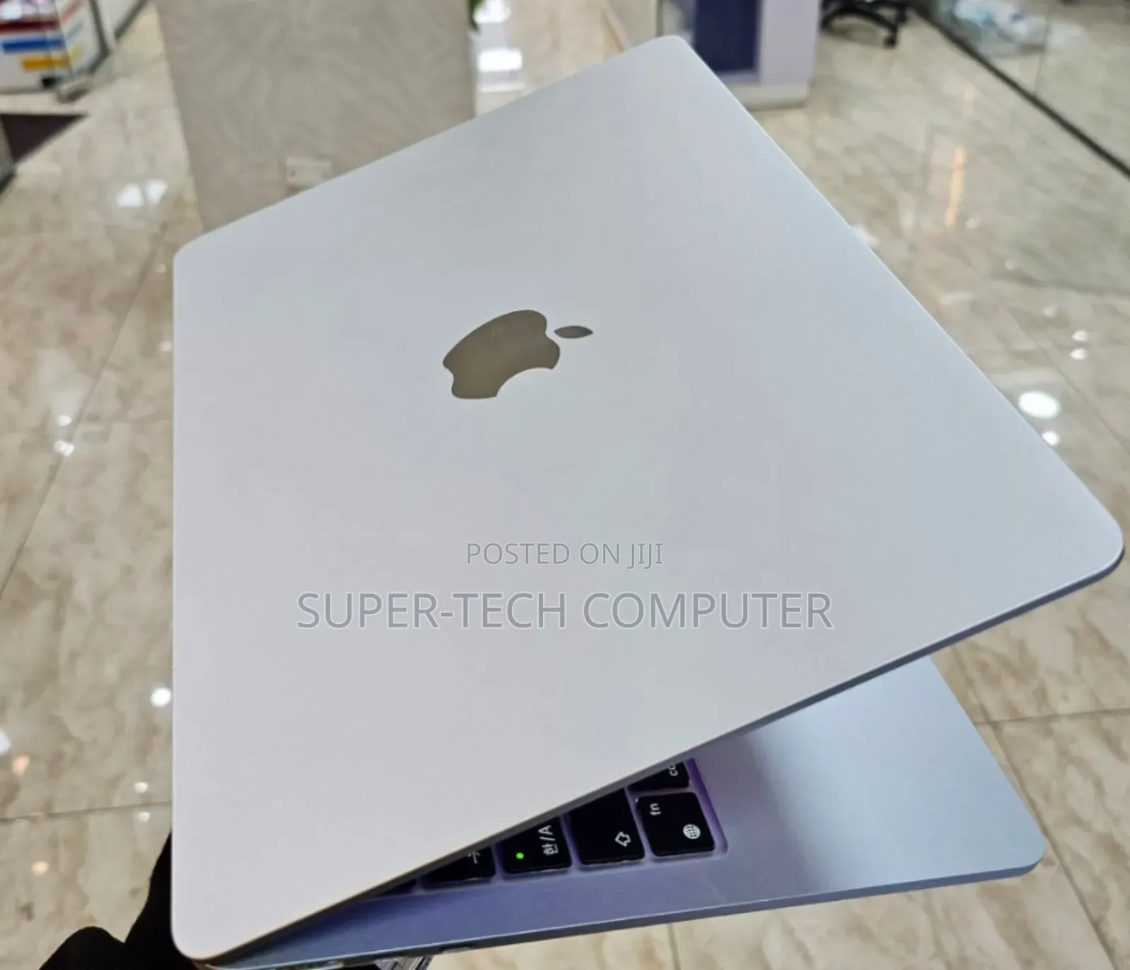 New Laptop Apple MacBook Air 2022 M2 8GB Apple M2 SSD 256GB