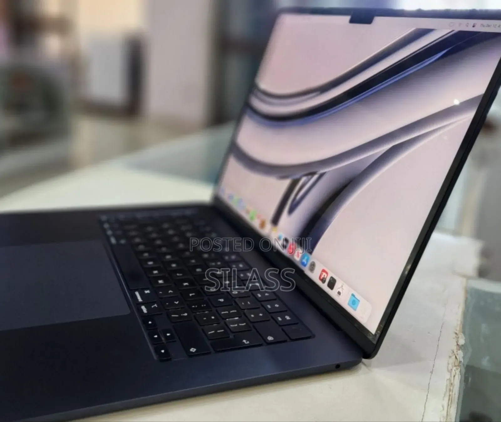 New Laptop Apple MacBook Air 2023 M2 8GB Intel Core I7 SSD 512GB