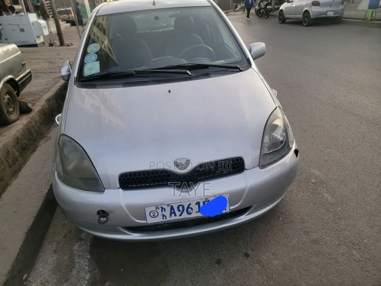Toyota Vitz 2001 Silver