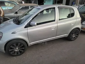 Toyota Vitz 2001 Silver