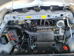 Toyota Vitz 2001 Silver