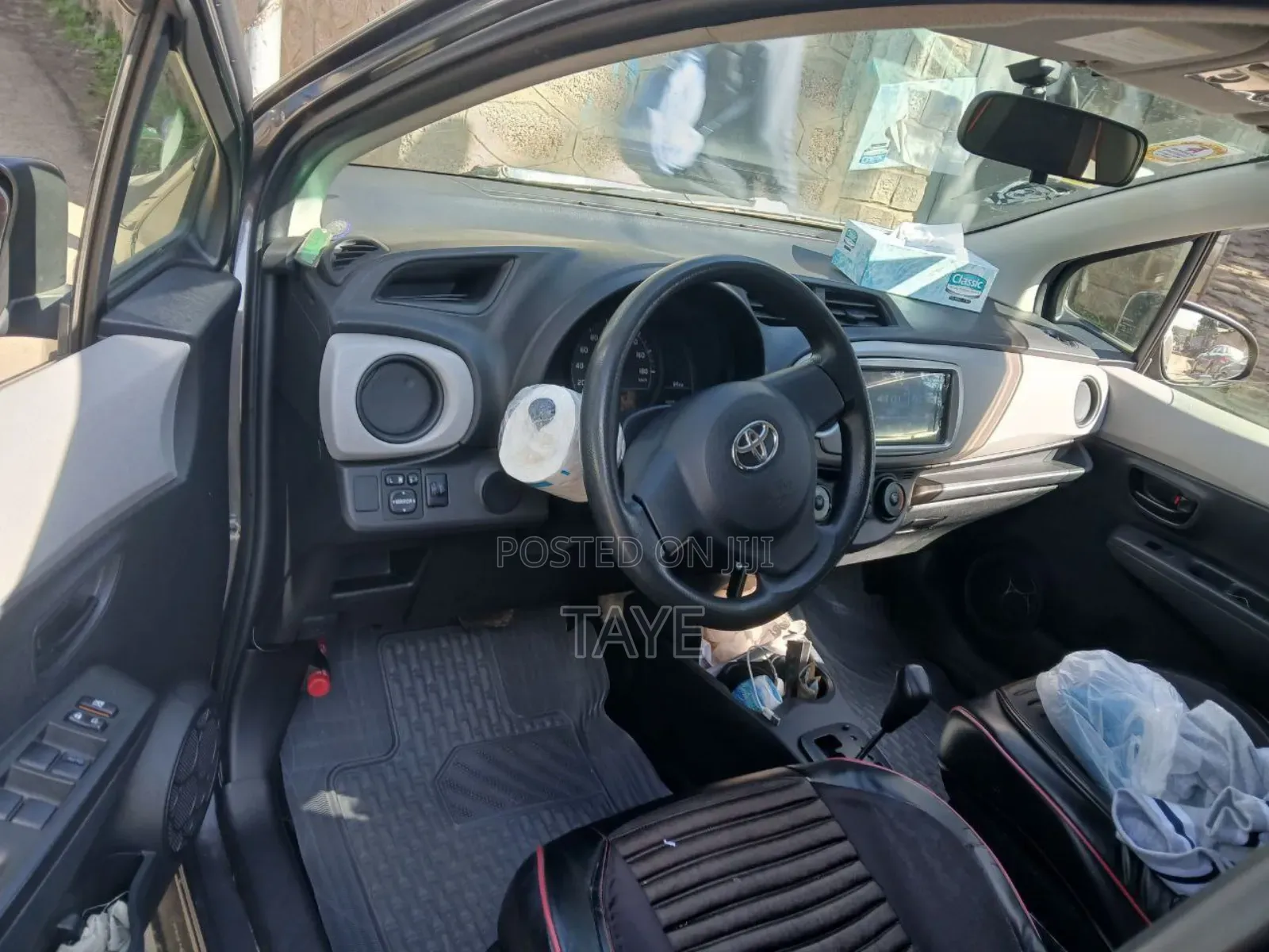 Toyota Yaris 2012 Gray