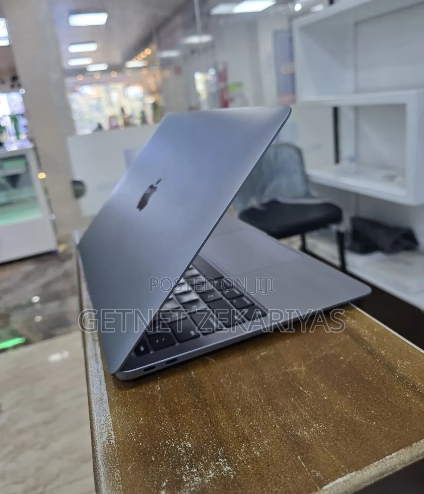 New Laptop Apple MacBook Air 8GB Apple M1 SSD 256GB