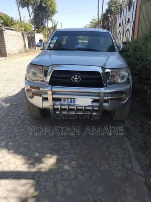 Photo - Toyota Tacoma 2008 Silver