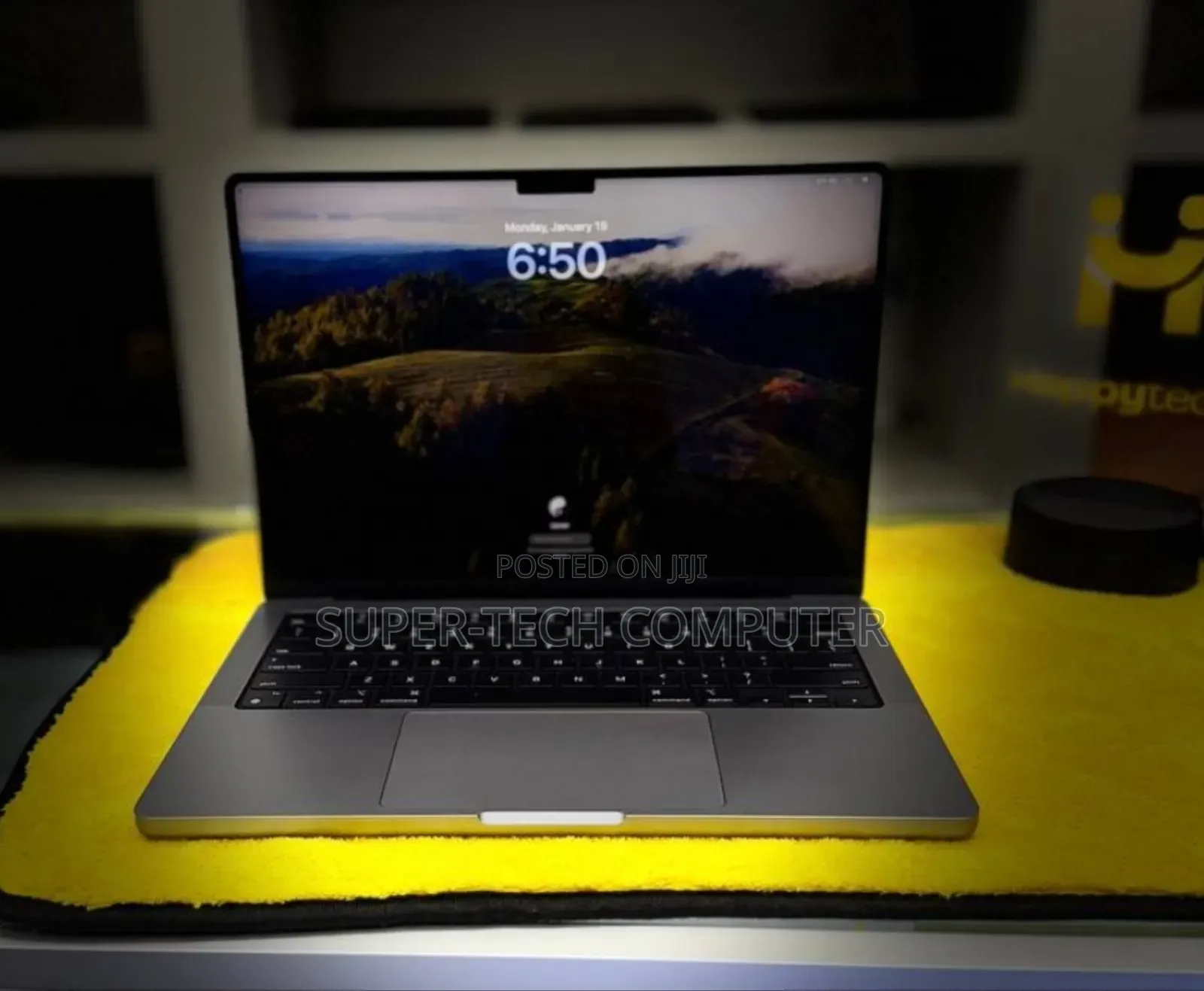 New Laptop Apple MacBook Pro 2023 M3 14-Inch 8GB Apple M3 SSD 512GB