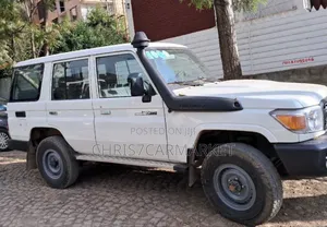 Photo - Toyota Land Cruiser 4.6 V8 GX 2018 White