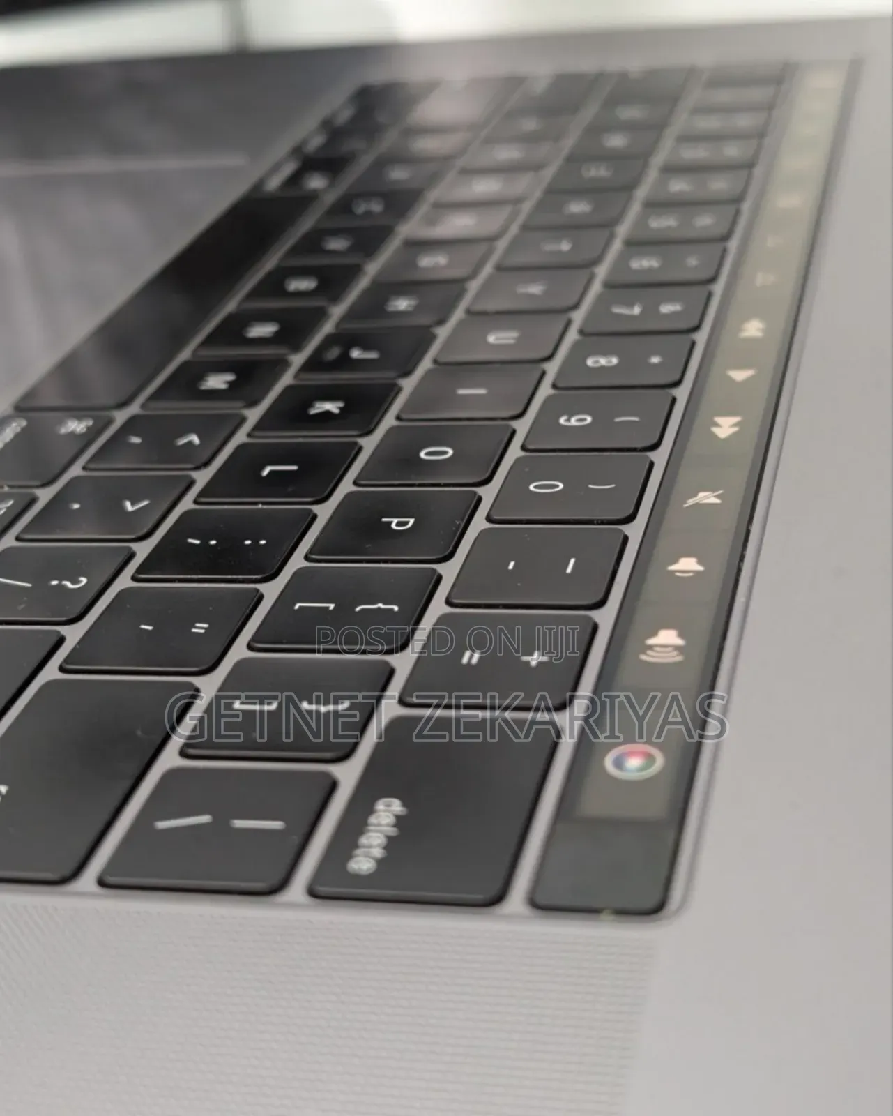 New Laptop Apple MacBook Pro 2018 16GB Intel Core I7 SSD 512GB