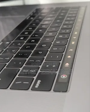 New Laptop Apple MacBook Pro 2018 16GB Intel Core I7 SSD 512GB