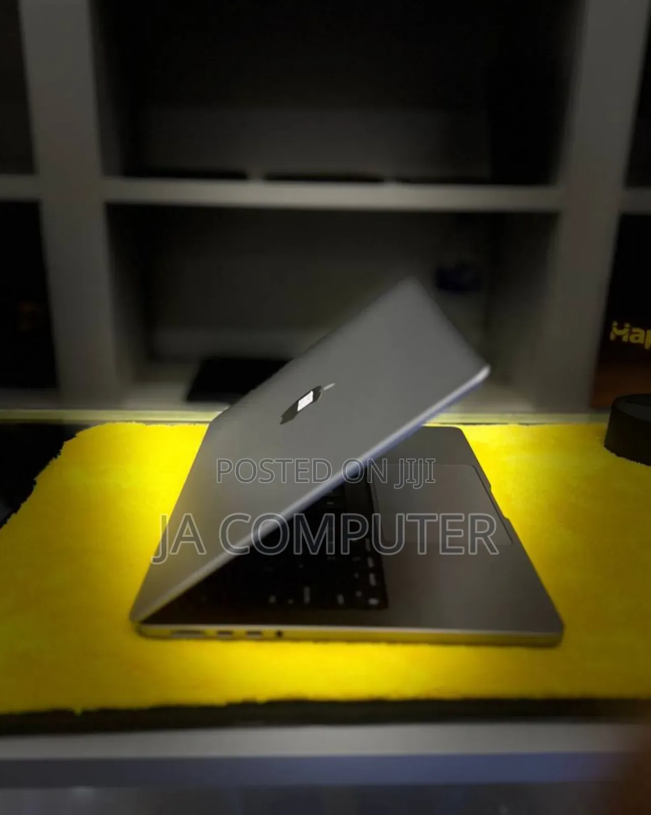 New Apple MacBook Pro 2023 M3 14-Inch 8GB Apple M3 Pro SSD 512GB