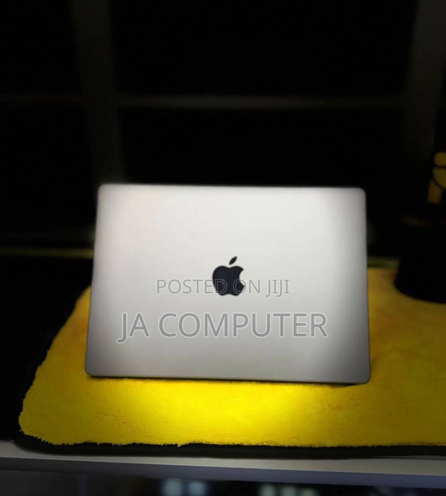 New Apple MacBook Pro 2023 M3 14-Inch 8GB Apple M3 Pro SSD 512GB