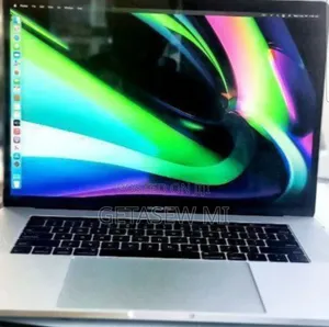 Photo - New Laptop Apple MacBook Pro 2019 16GB Intel Core I7 SSD 512GB