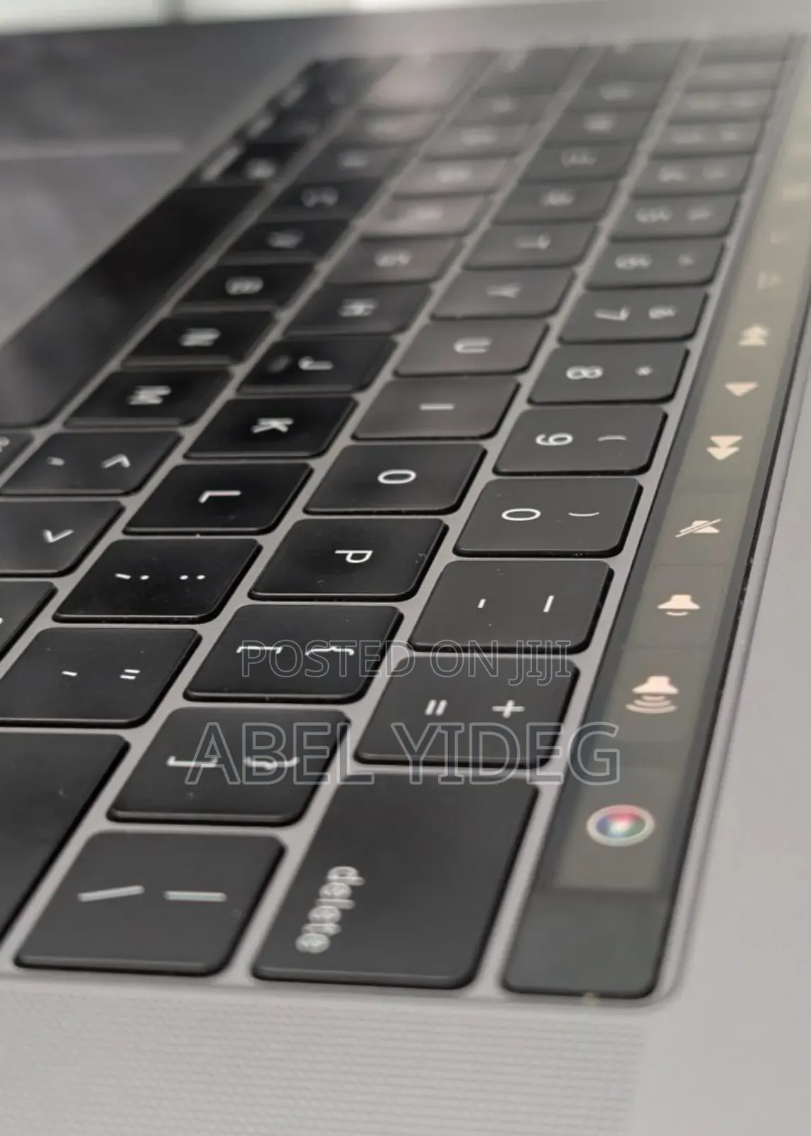 New Laptop Apple MacBook Pro 2018 16GB Intel Core I7 SSD 512GB