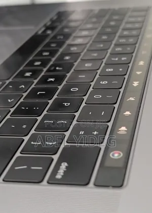 New Laptop Apple MacBook Pro 2018 16GB Intel Core I7 SSD 512GB