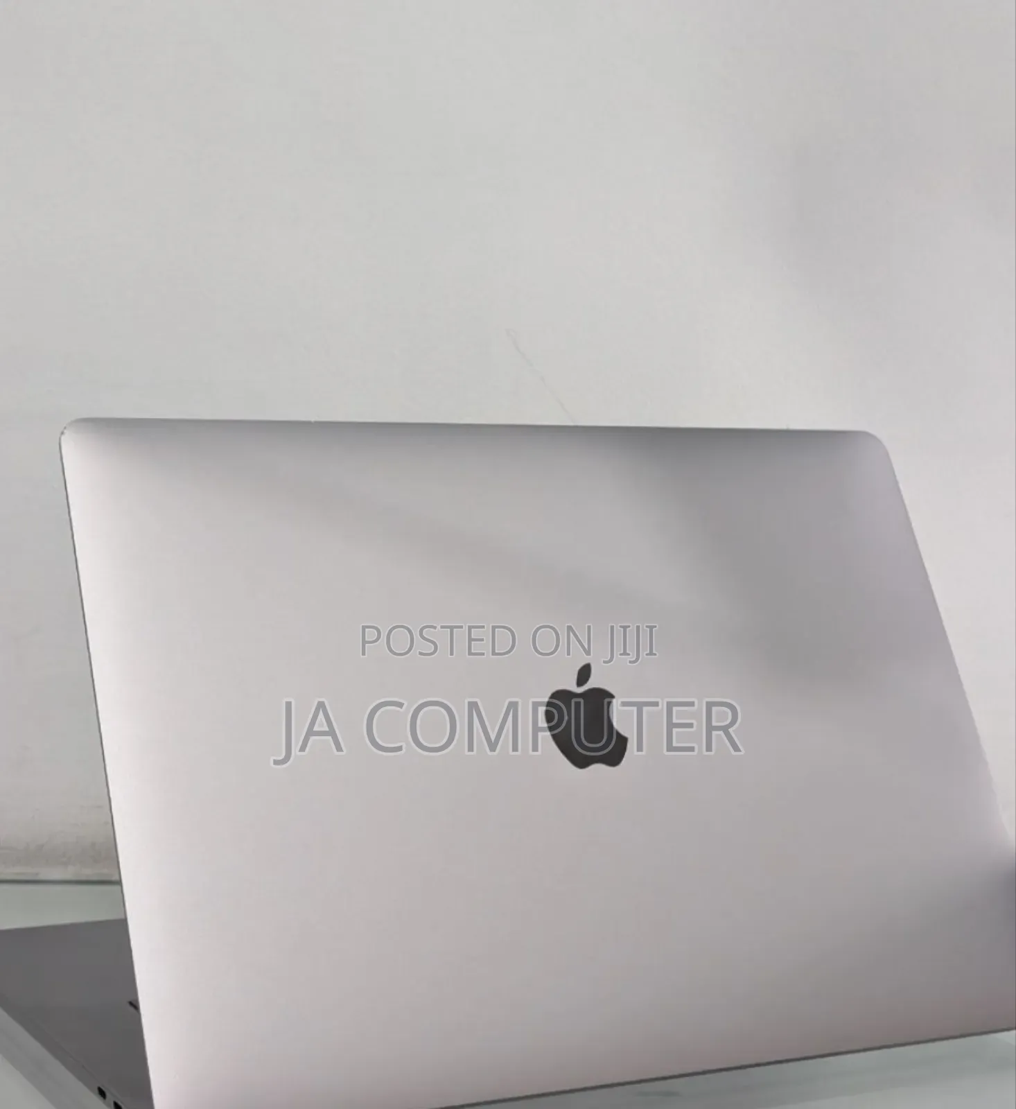 New Laptop Apple MacBook Pro 2018 16GB Intel Core I5 SSD 512GB