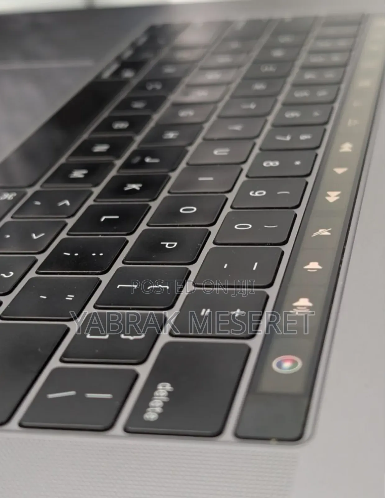 New Laptop Apple MacBook Pro 2018 16GB Intel Core I7 SSD 512GB