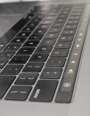 New Laptop Apple MacBook Pro 2018 16GB Intel Core I7 SSD 512GB