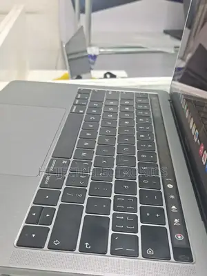 New Laptop Apple MacBook Pro 2018 8GB Intel Core I5 SSD 256GB