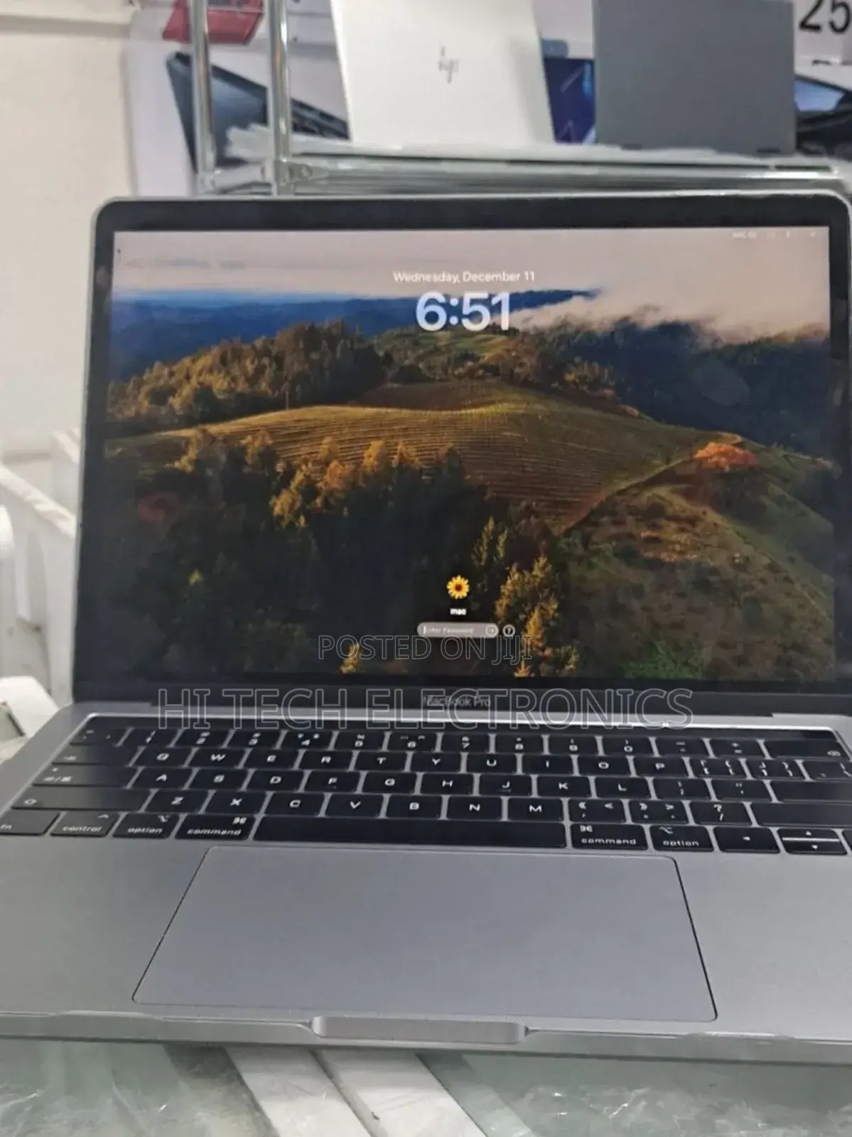 New Laptop Apple MacBook Pro 2018 8GB Intel Core I5 SSD 256GB