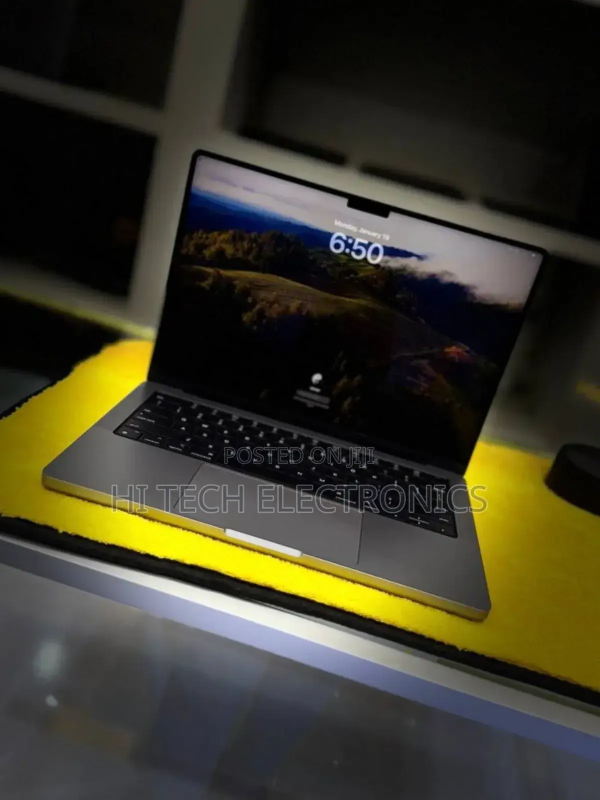 New Apple MacBook Pro 2023 M3 14-Inch 8GB Apple M3 Pro SSD 512GB