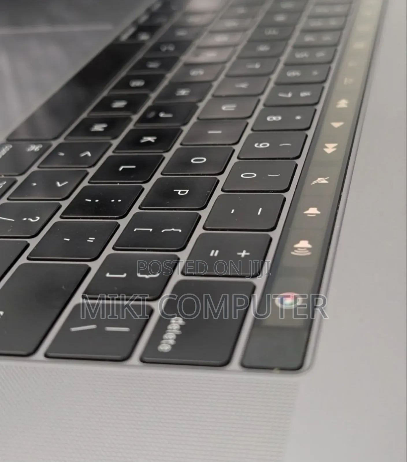 New Laptop Apple MacBook Pro 2018 16GB Intel Core I7 SSD 512GB