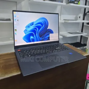 New Laptop Asus VivoBook 15 X505BA 16GB Intel SSD 512GB