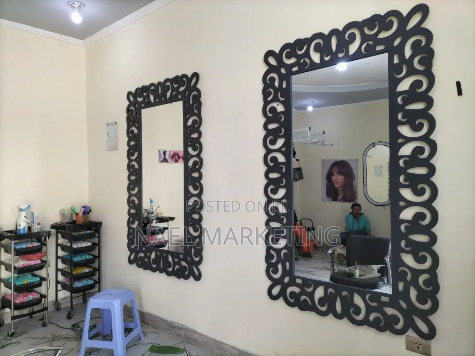 ውብ እና ዘመናዊ መስታወት