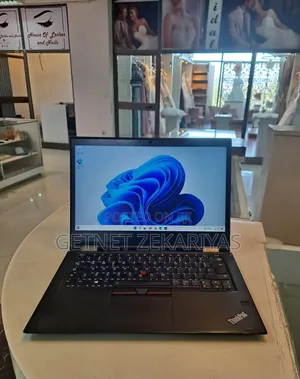 Photo - New Laptop Lenovo ThinkPad Yoga 370 8GB Intel Core I5 SSD 512GB