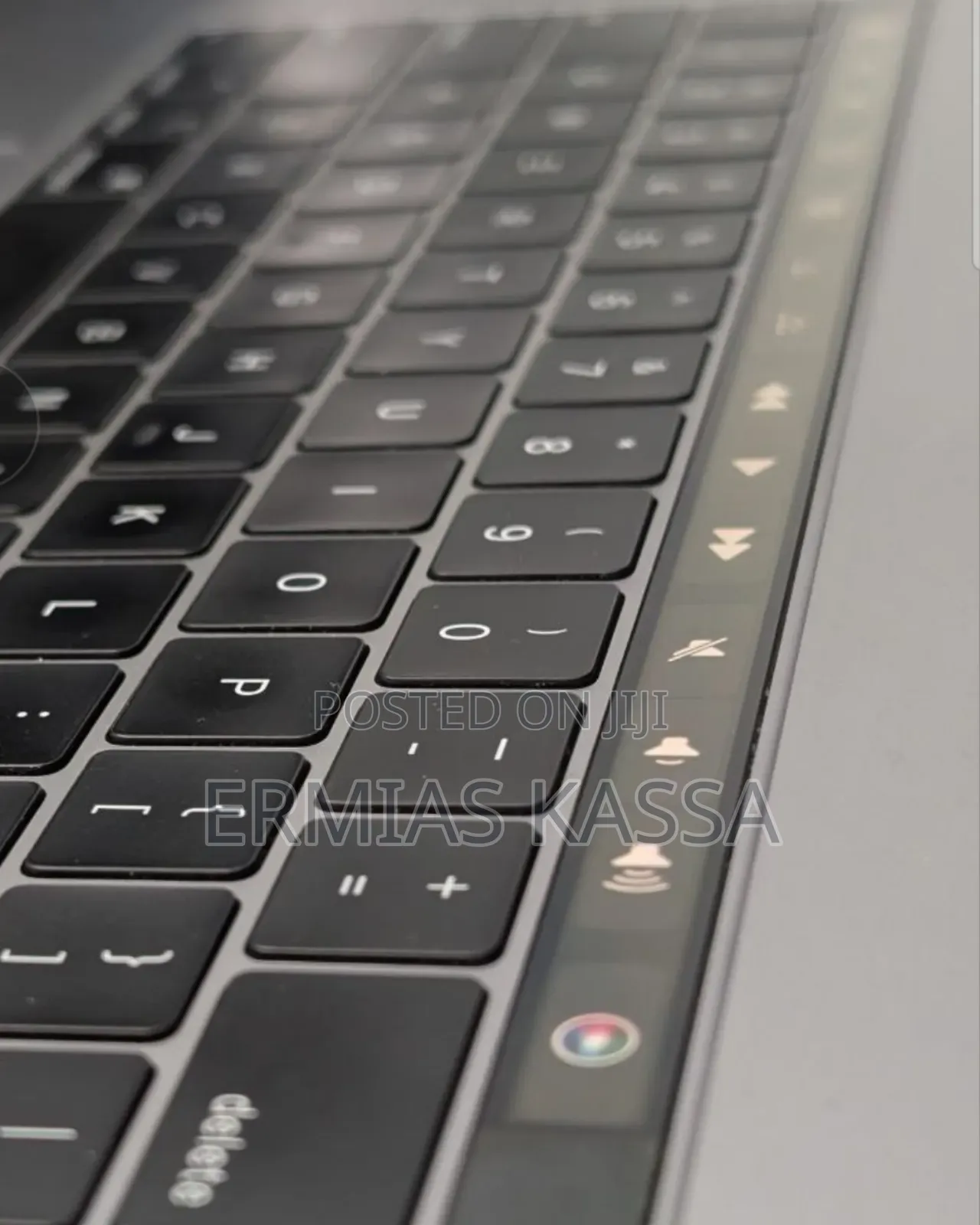 New Laptop Apple MacBook Pro 2018 16GB Intel Core I7 SSD 512GB