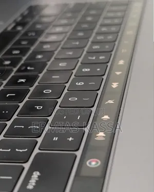 New Laptop Apple MacBook Pro 2018 16GB Intel Core I7 SSD 512GB