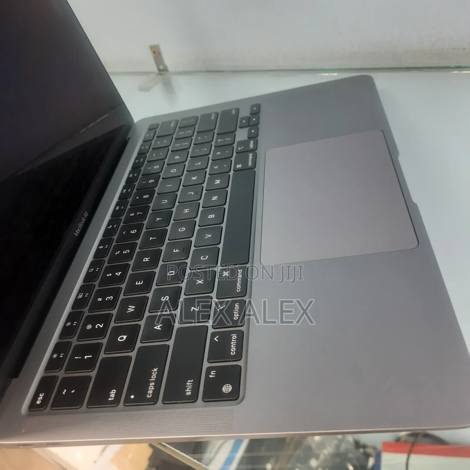 New Laptop Apple MacBook 2018 16GB Intel Core I7 SSD 512GB