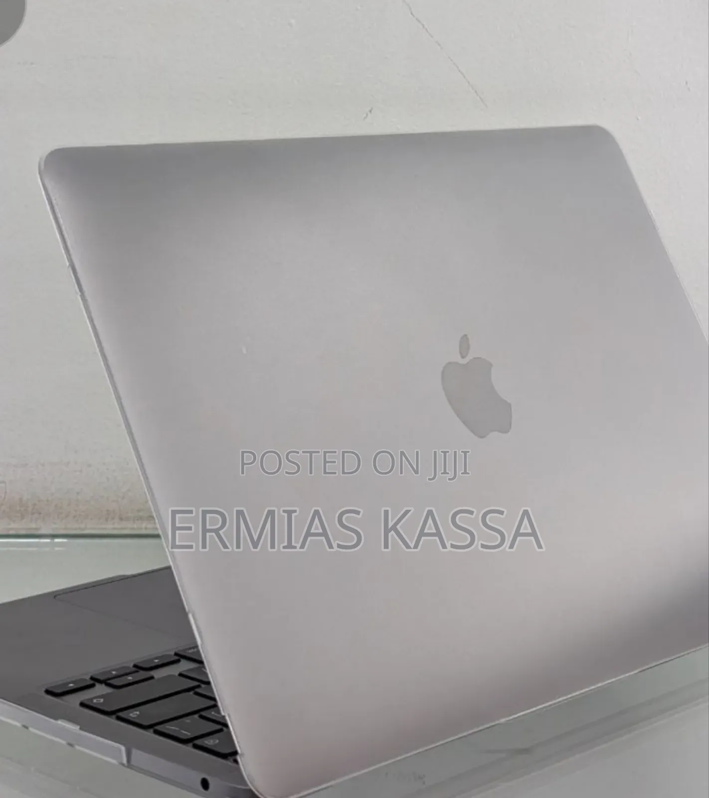 New Laptop Apple MacBook Pro 2020 M1 8GB Apple M1 Pro SSD 256GB